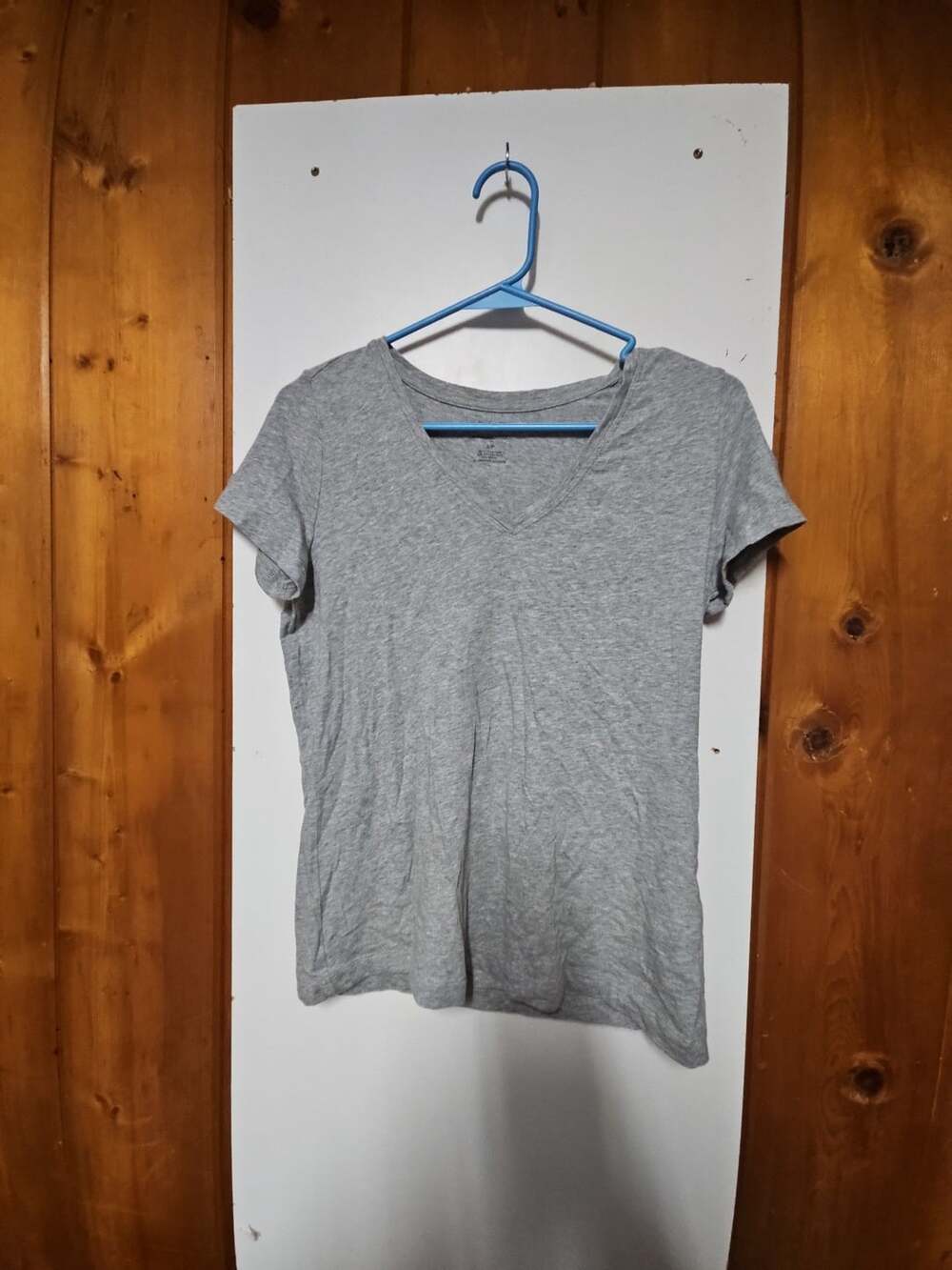 (494) Banana Republic Timeless V-Neck T-Shirt Size S Gray